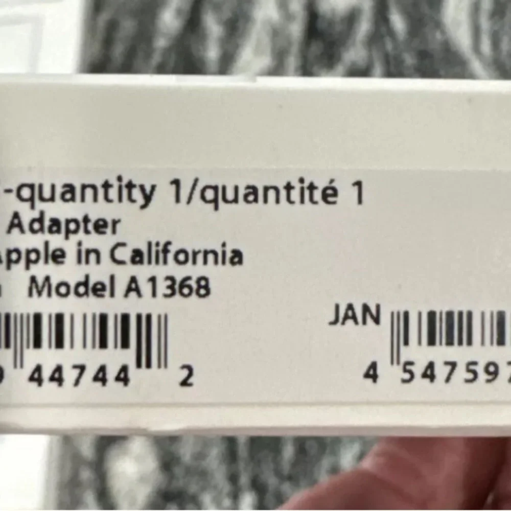 Lot of 12 Apple A1368 30-Pin VGA Adapter iPad 2/iPhone 4/iPod Touch MC552ZM/B